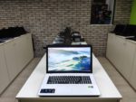 Asus X751L білий