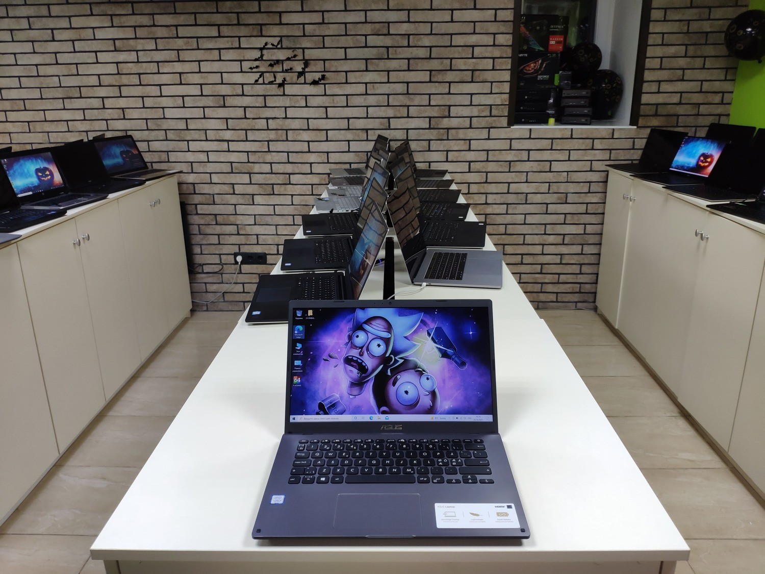 ASUS VivoBook 14 X409U ASUS VivoBook 14 X409U