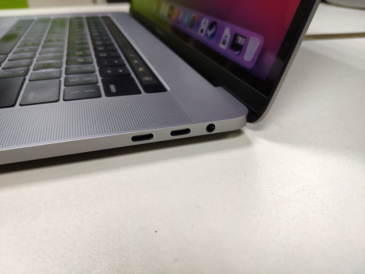 Яблучний MacBook Pro 2018