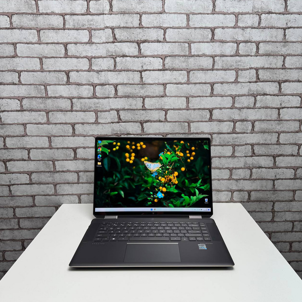HP Spectre 16-f2013dx x360 HP Spectre 16-f2013dx x360