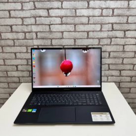 Asus ZenBook Pro 17 UM6702R