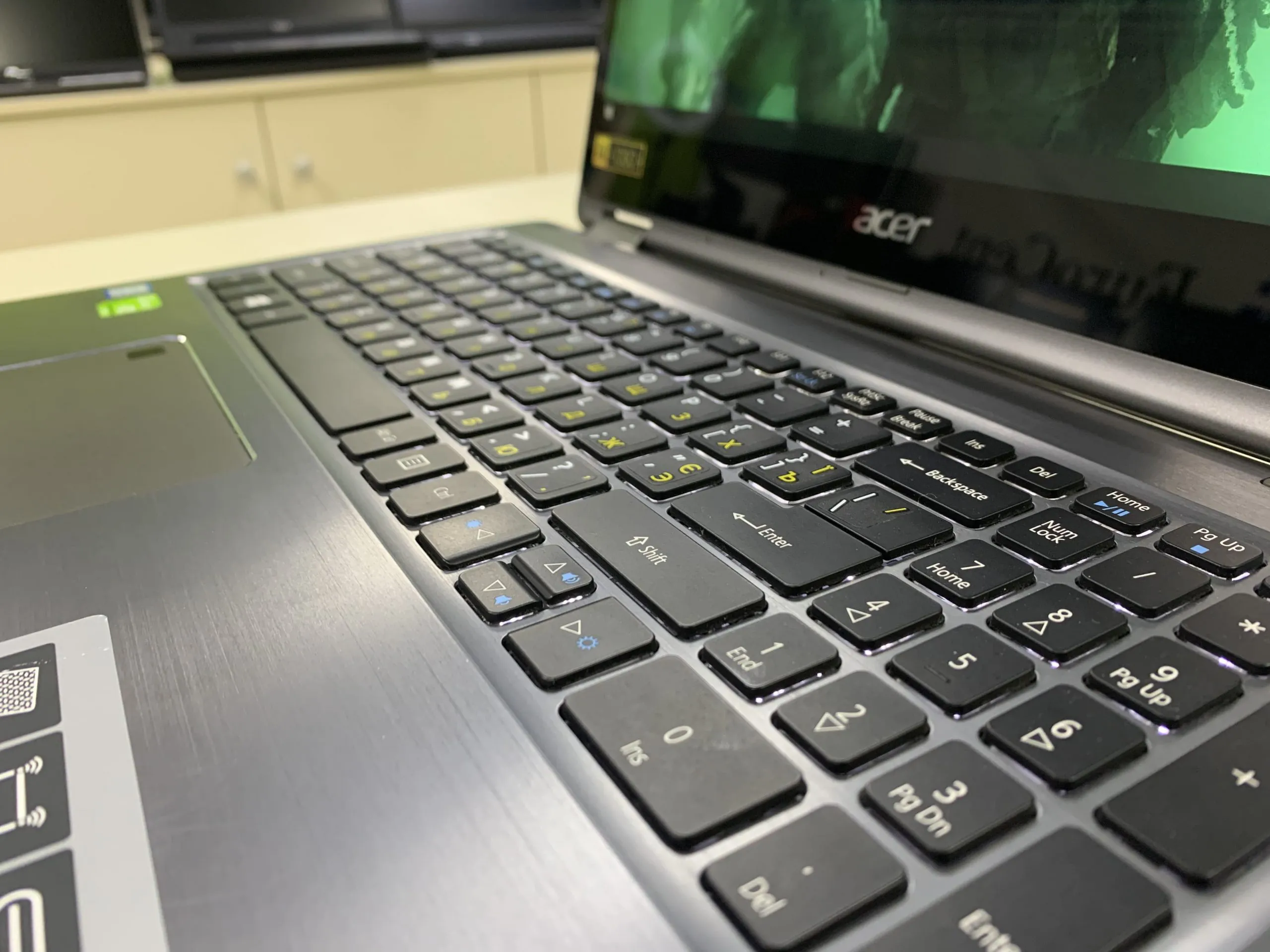 Acer R15