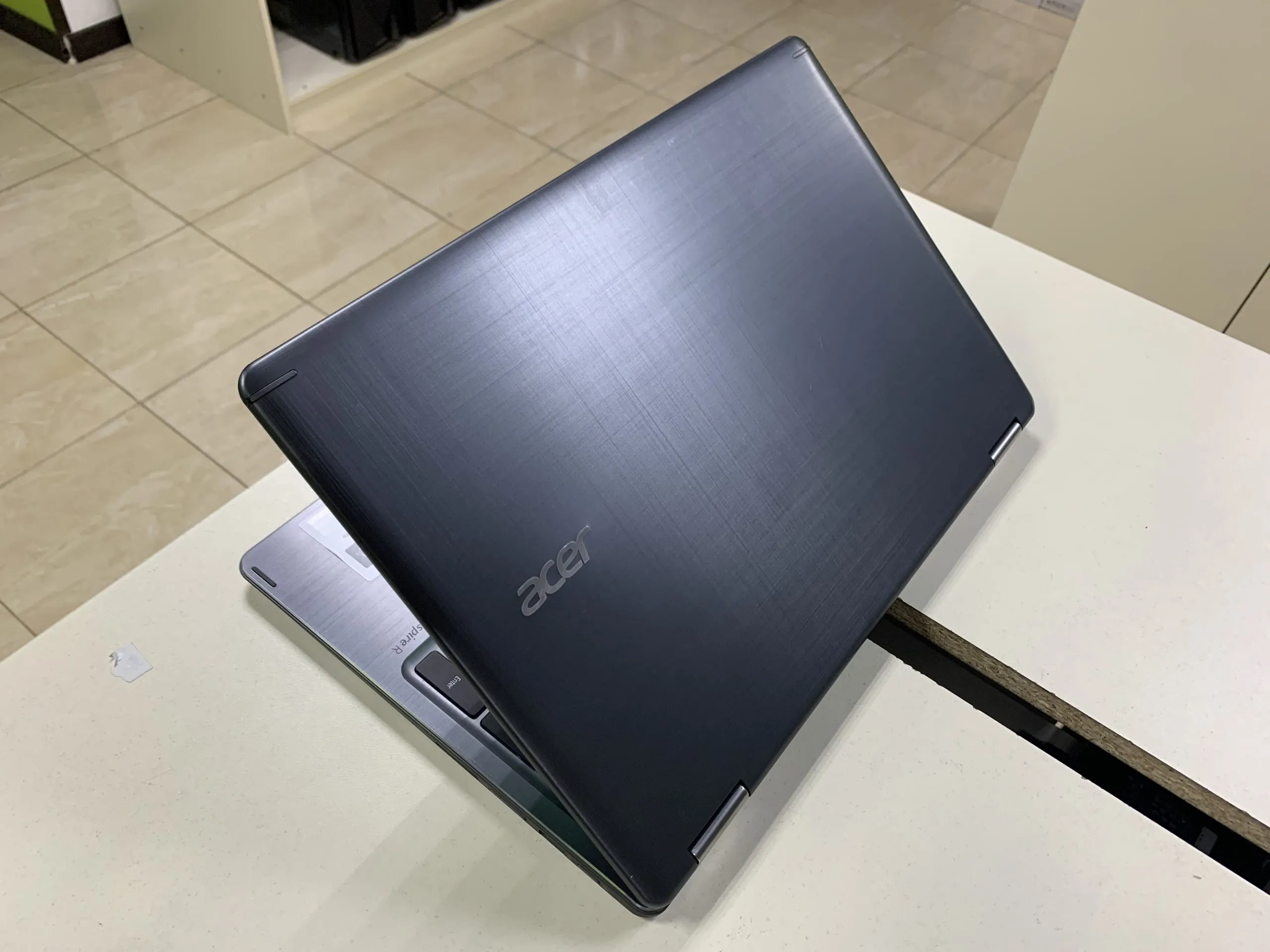 Acer R15