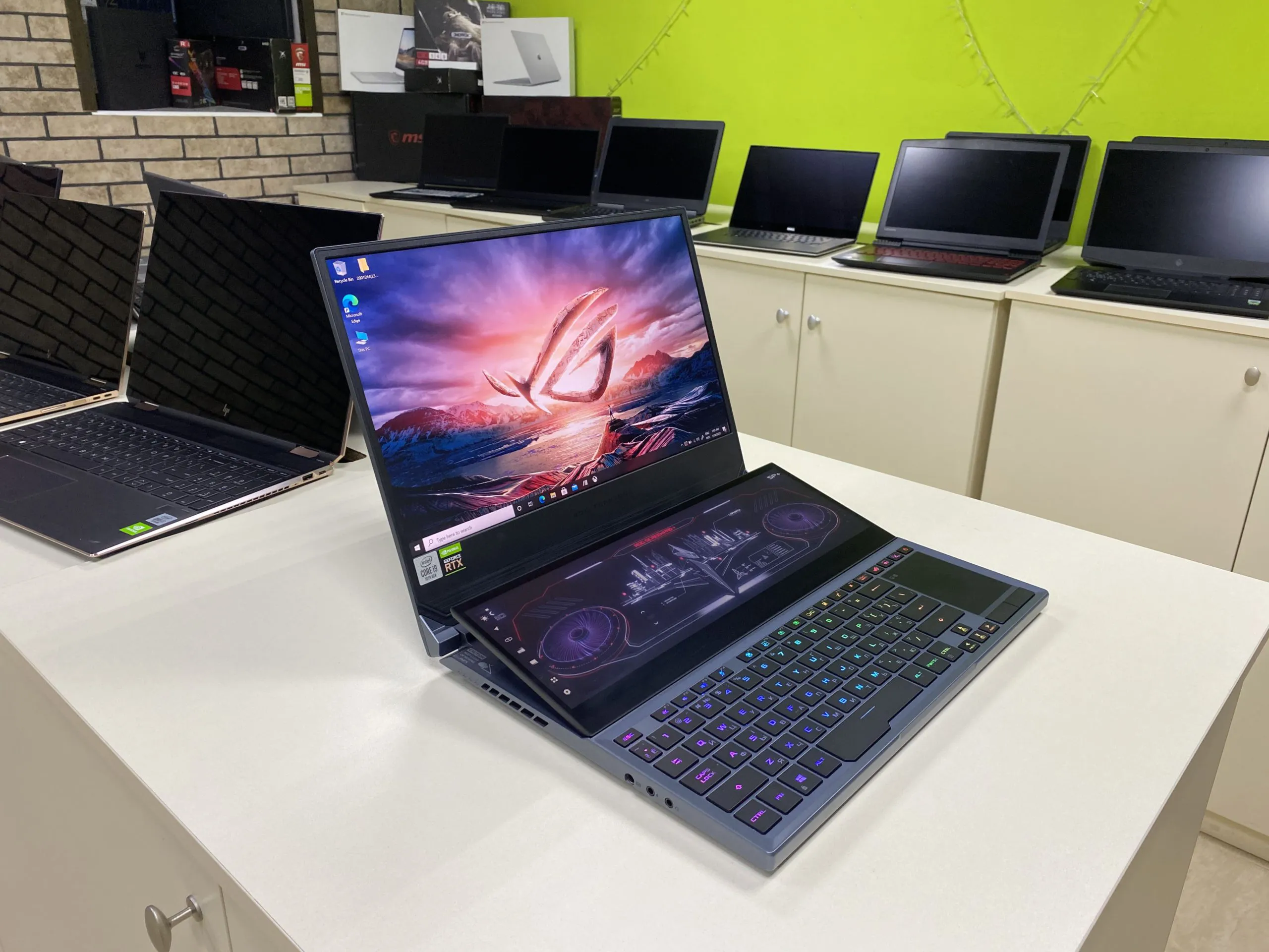 Asus Rog Zephyrus Duo 15 GX550