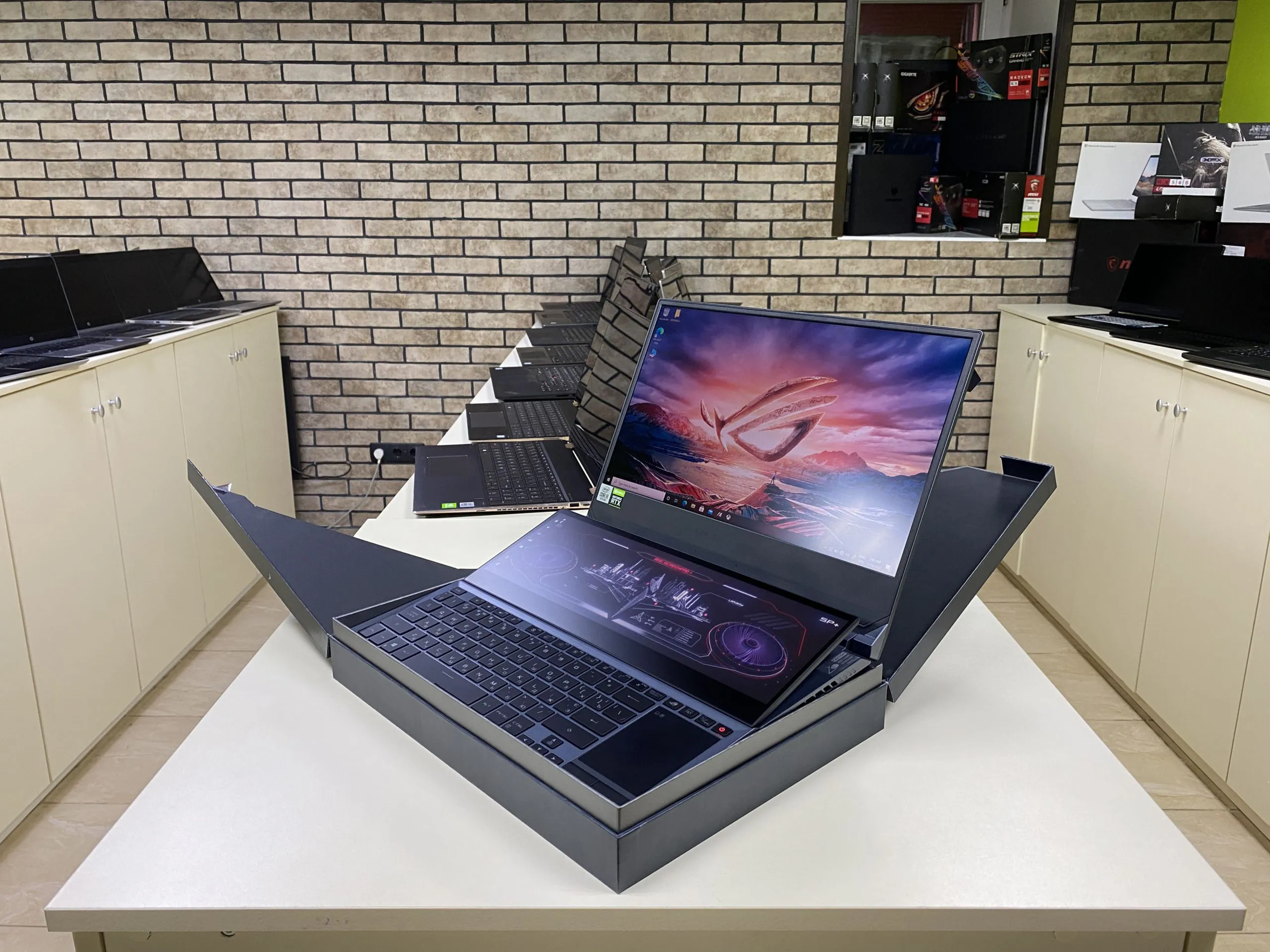 Asus Rog Zephyrus Duo 15 GX550