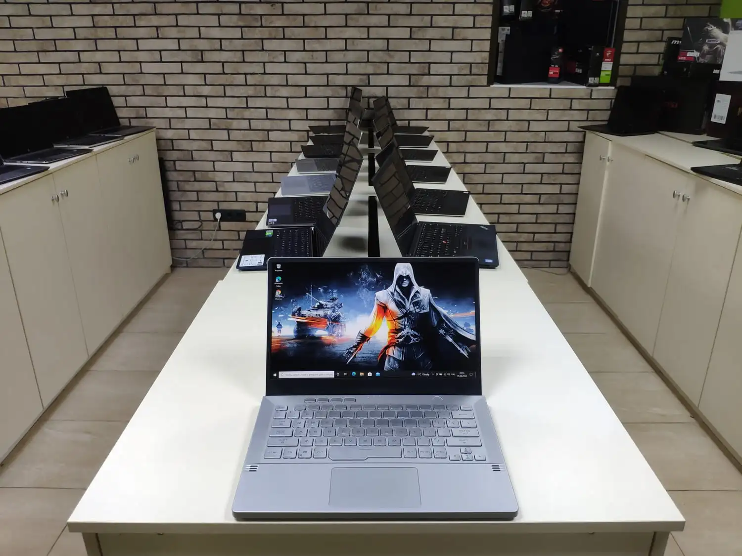 ASUS ROG Zephyrus G14 GA401IV ASUS ROG Zephyrus G14 GA401IV